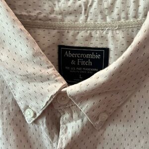 Abercrombie & fitch casual button down. Cream color with taupe dots.